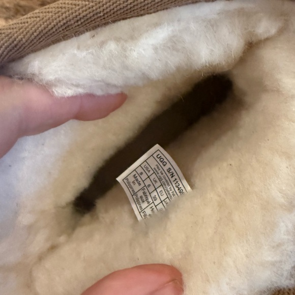 NWT Ugg Classic Mini Platform Boots - Picture 6 of 7